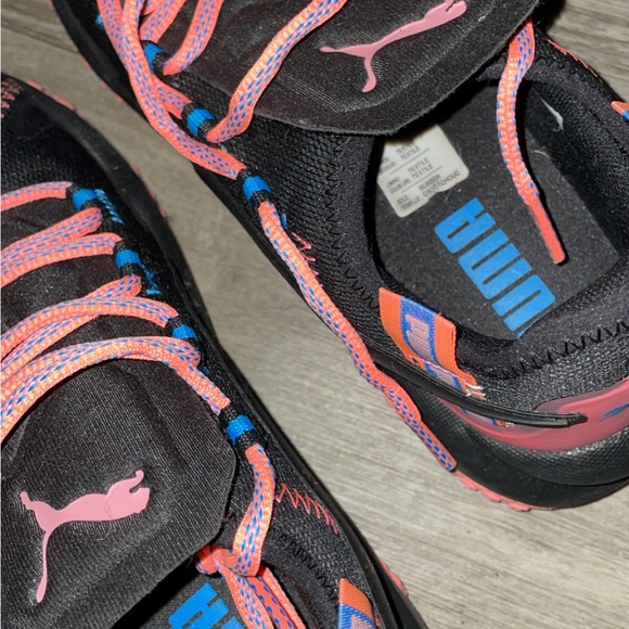 Puma black and pink trainers ‼️
Very comfy ‼️
Size 7Y ‼️ - Picture 2 of 6